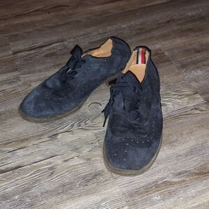Tommy Hilfiger  wingtip blue  faux suede lace up loafers  Sz 6